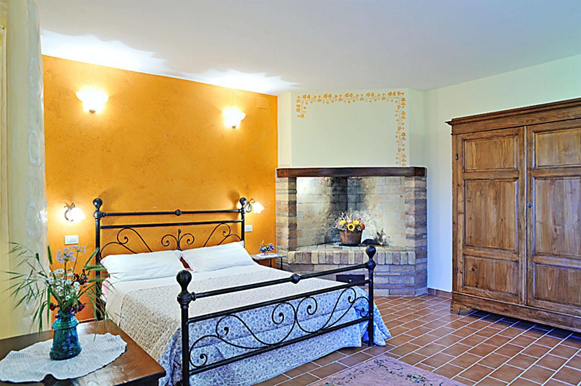 Agriturismo La Buca Di Bellugi San Quirico d'Orcia Exterior photo