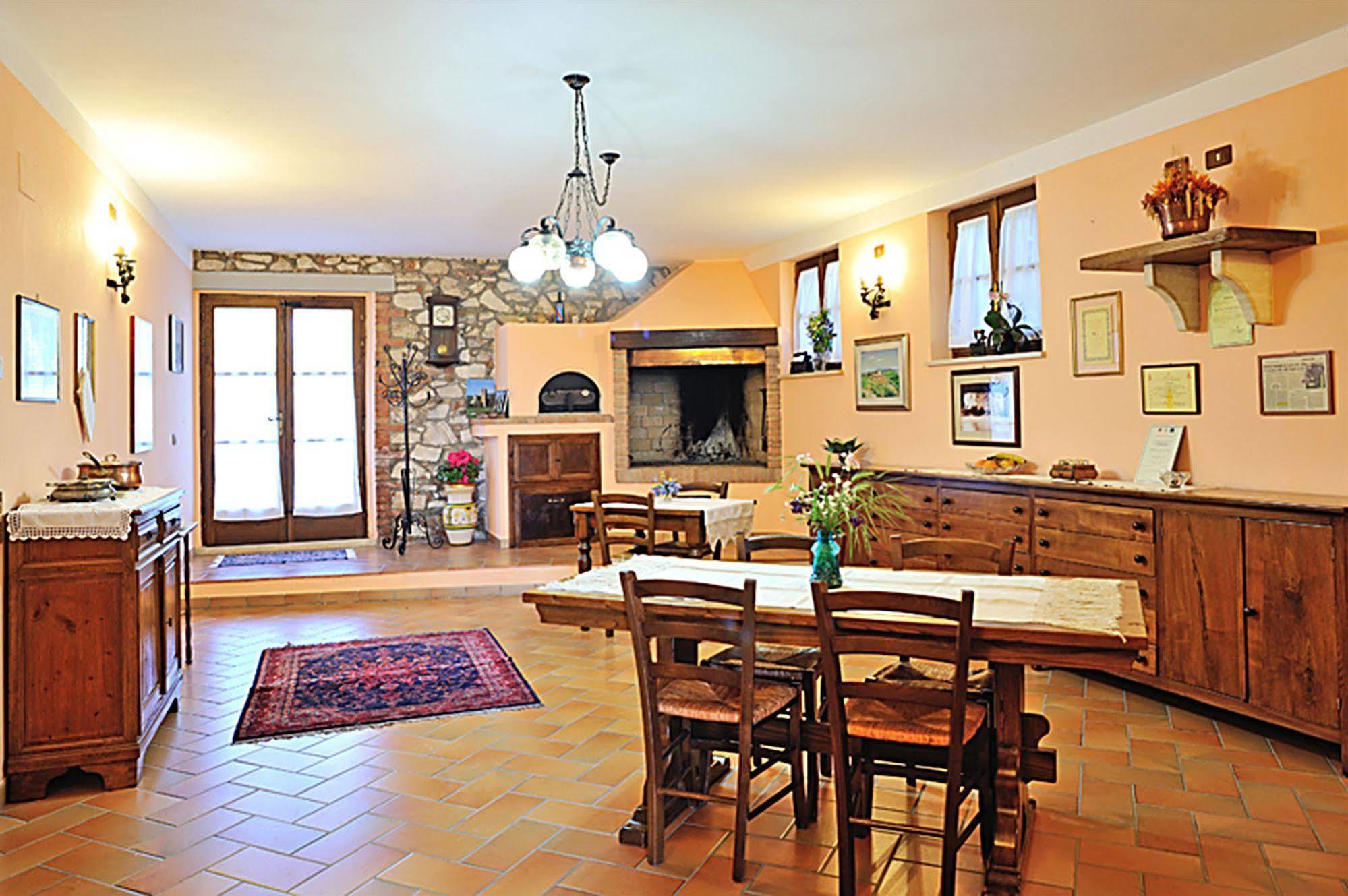 Agriturismo La Buca Di Bellugi San Quirico d'Orcia Exterior photo